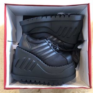 Demonia Stomp platforms size 6